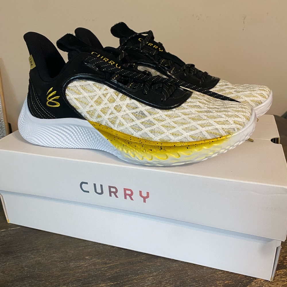Men’s Under Armour Curry 9 basketball sneakers size 12 BRAND NEW!